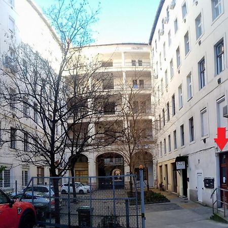 Sparrowl Apartments Budapeste Exterior foto